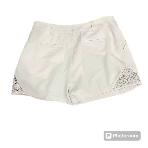 Cinq à Sept NWT Corinna Crochet Lace Shorts in Light Plaster size 14 - Picture 10 of 12